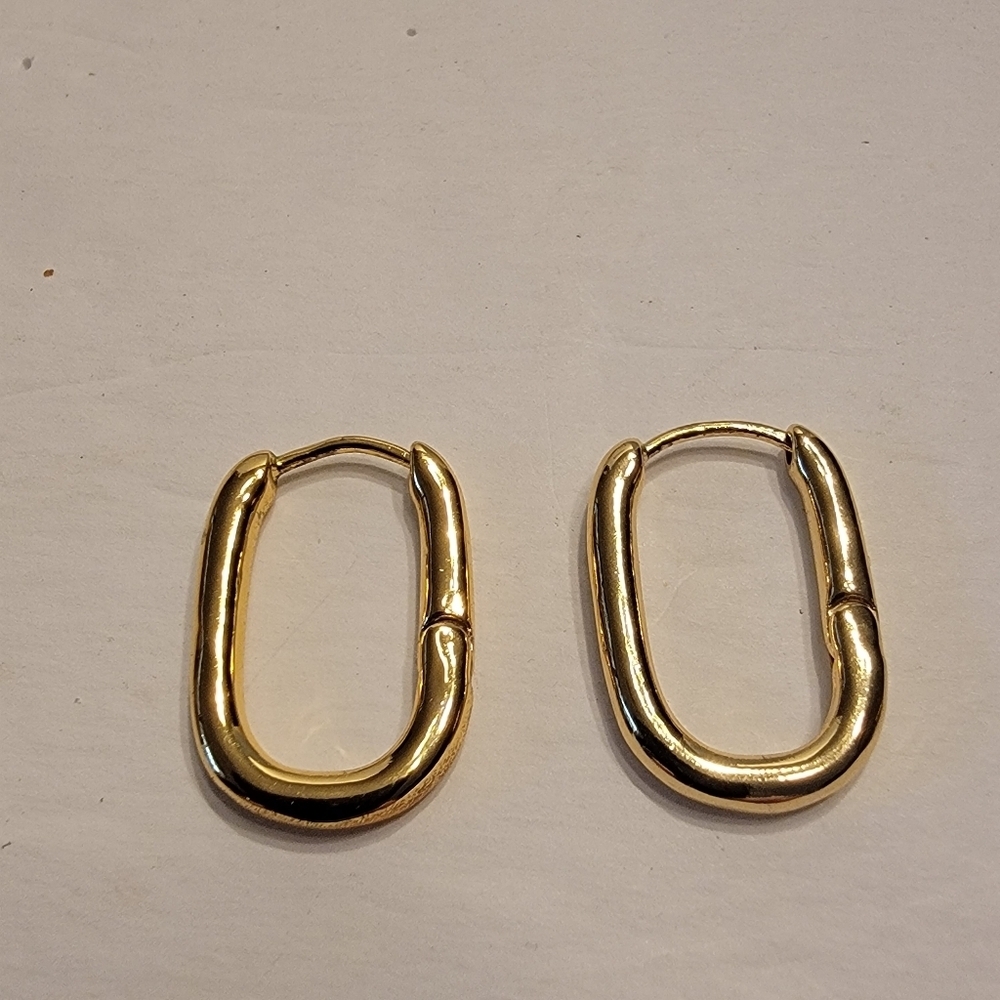Goldtone Hinged U Shaped Hoops - Picture 1 of 3
